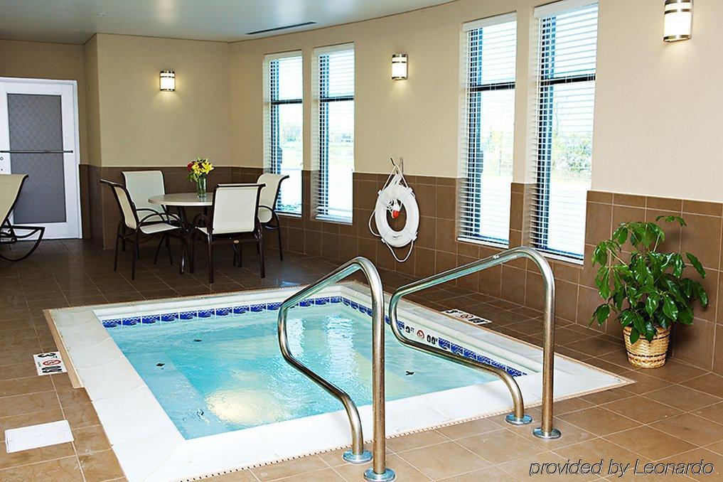 Holiday Inn Express & Suites Youngstown West I 80, An Ihg Hotel Facilidades foto